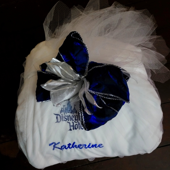 Disney Intimates & Sleepwear New Disneyland Hotel Luxury White